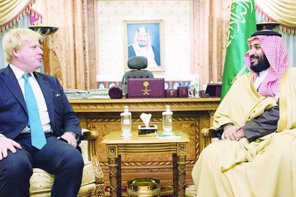 بالتزامن مع إفراج بريطانيا عن حزمة من المساعدات.. ولي العهد السعودي يبحث مع جونسون الوضع في اليمن