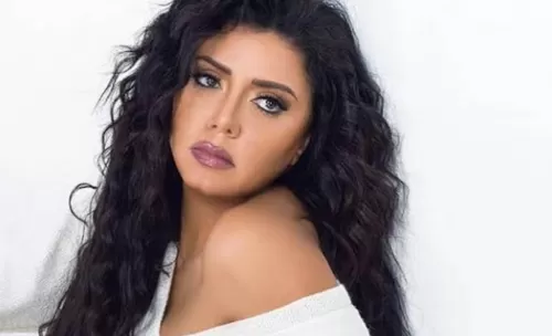 بعد البطانة: رانيا يوسف تصدم الجميع بصور من شاطئ البحر