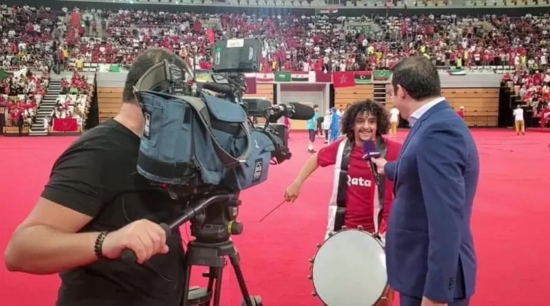 فيديو للفنان اليمني عازف البرع ملاطف وهو يشعل ملاعب مونديال قطر