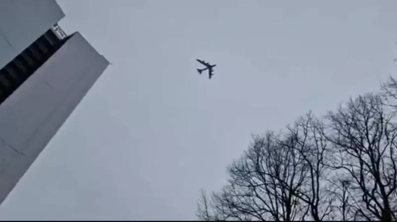 وحش السماء.. المدمرة الأمريكية ”B52” تحلق بالقرب من الحدود الروسية (فيديو)