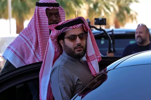 شاهد: هذا الخبر في السعودية جعل تركي ال الشيخ ينام ودمعته على خده .