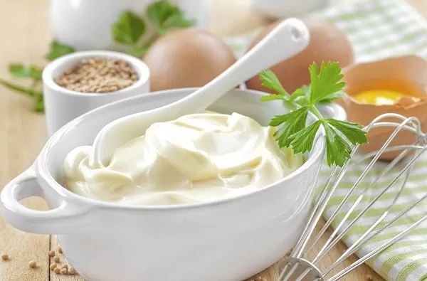 طريقة عمل الثومية السوري بالمقادير والمكونات مثل المحلات في المنزل