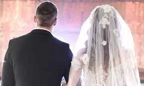 حاولت ان تمارس معه خدعة الماء على سرير دخلتهم وعندما احضره العريس كانت الصدمة التي دمرت حياته