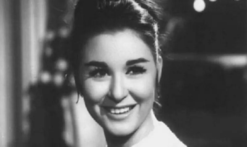 اعرف حكاية الفنان المصري الشهير الذي اعلن التوبة ولم يفارق المسجد بعد قبلات ساخنة من سعاد حسني في مشهد ليس له مثيل في السينما المصرية