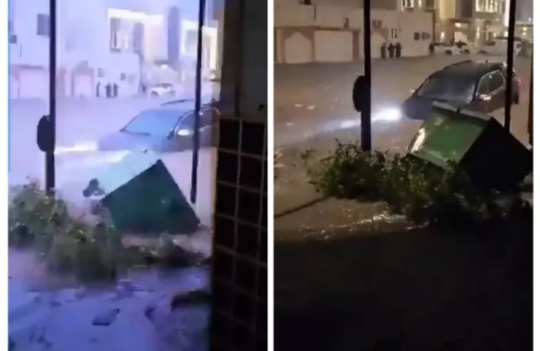 شاهد سيول مكة تجرف سيارة في وسط الشارع
