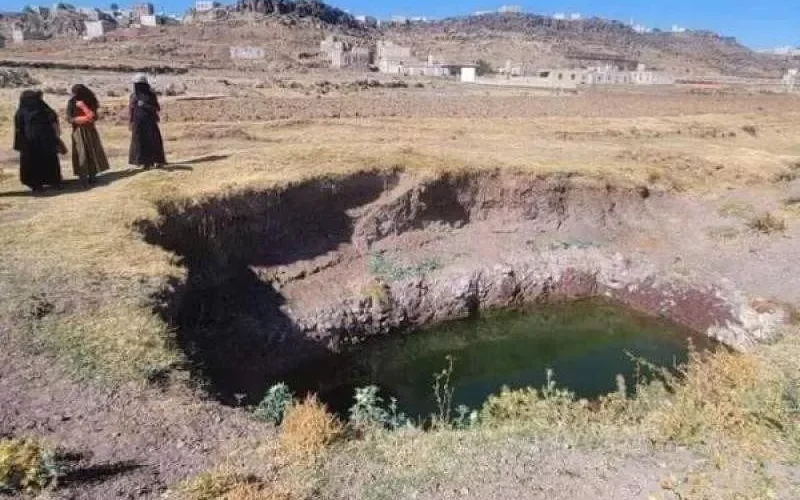 طفلة يمنية تلفظ أنفاسها في بئر خلال جلب الماء لأسرتها