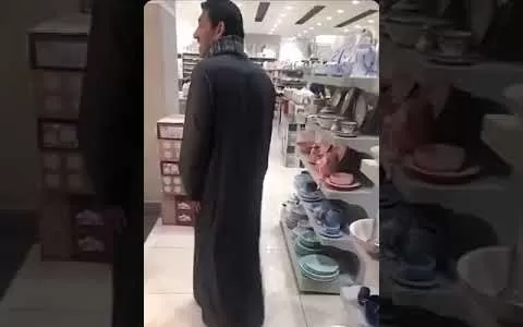 شاهد فيديو فاضح من السعودية لفتاة جميلة تتحرش ببطل طاش ما طاش امام زوجته في محل تجاري فصعقتها بهذا التصرف القاسي