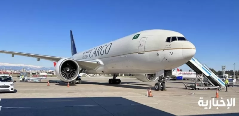 شاهد ما حملته أول طائرة إغاثة سعودية لدعم المتضررين من زلزال تركيا وسوريا..