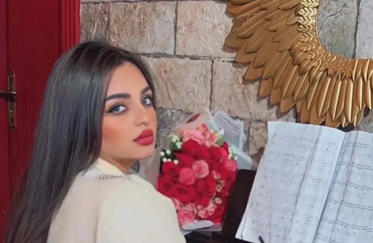 شاهد ما قالته رهف  القحطاني عن مشهور سعودي اتهمه بالعنصرية ونظمت فيه ابيات من الشعر اشعلت السعودية