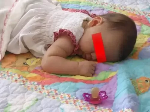 جديدة مروعة بحق رضيعة: عراها واحرق جسدها الصغير بعد ان فعل فعلته