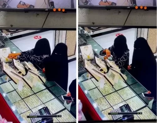 فيديو صادم منتقبتان سرقتا طقم ذهب من محل واخفته في مكان حساس وعند خروجها من المحل كانت الصدمة