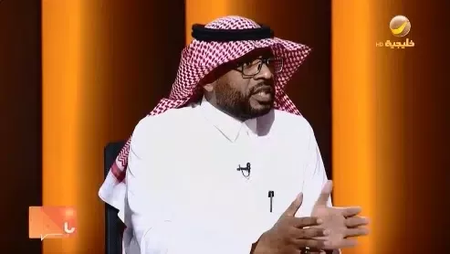 بالفيديو: قصة مؤثرة لمشرد عاش في حفرة بالرياض أصبح رب أسرة وموظفًا