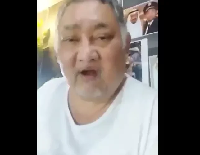 بالفيديو: مُسن سعودي تخلى عنه كل ابناءه ولم يخلص له سوى المقيم الهندي وهكذا كافئه بطريقة تبكي القلوب