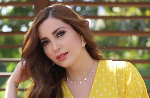 شاهد الجمهور يصعق نسرين طافش بتعليق ناري بعد ظهورها بملابس فاضحة : فين هدومك يا بعيدة