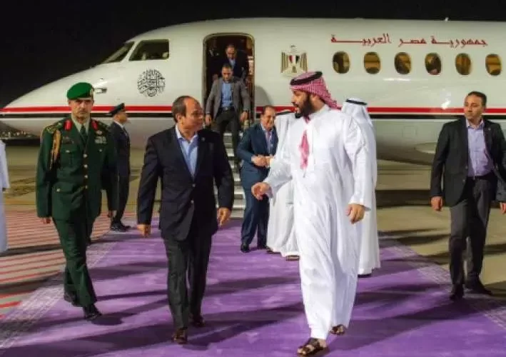 شاهد كيف استقبل ولي العهد السعودي الرئيس السيسي لحظة وصوله مطار الملك عبدالعزيز الدولي