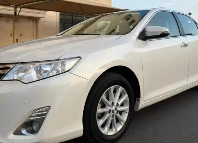 بسعر 15 ألف ريال فقط. سيارات تويوتا كامري للبيع في السعودية (شاهد الصور والمواصفات)