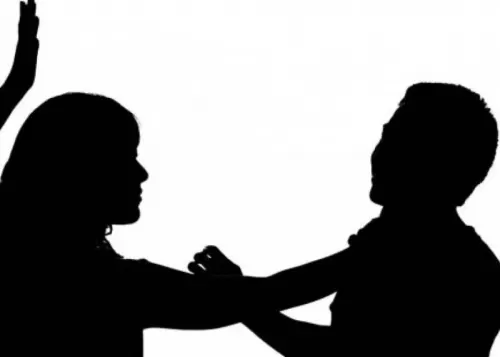 زوج إماراتي يصدم الجميع ويكشف ماتفعله به زوجته من اعمال غير اخلاقية تستغل فيها ضعفه وعدم قدرته