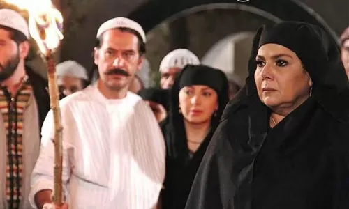 شاهد نجمة باب الحارة التي وافقت ان تغيير دينها من اجل الزواج من هذا الثري