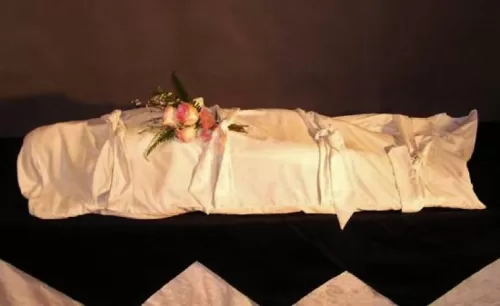 فيديو مرعب لميت استيقظ وهو داخل الثلاجة ويصيح بهذه الكلمات التي ارعبت الحاضرين