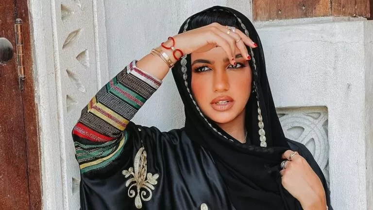 مشهورة سعودية تكشف عن صور ابنتها بعد أسبوع من ولادتها
