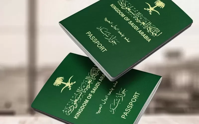 شاهد: لن تصدق من أول شخص حمل جواز سفر دبلوماسي سعـودي قبل 96 عامـاً