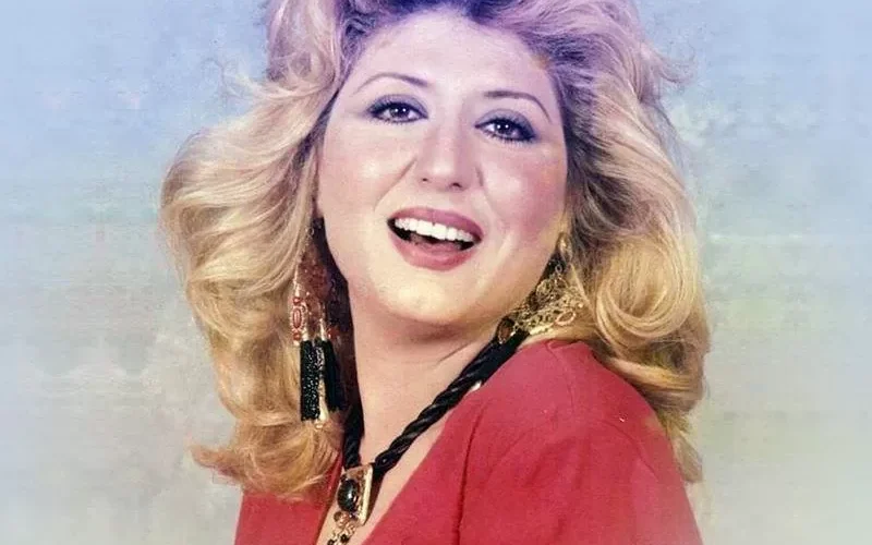 سهير رمزي تعترف في زلة لسان عن الفنان الذي اشعل جنونها على السرير في هذا المشهد الساخن وتمنت لو انه لم يتوقف