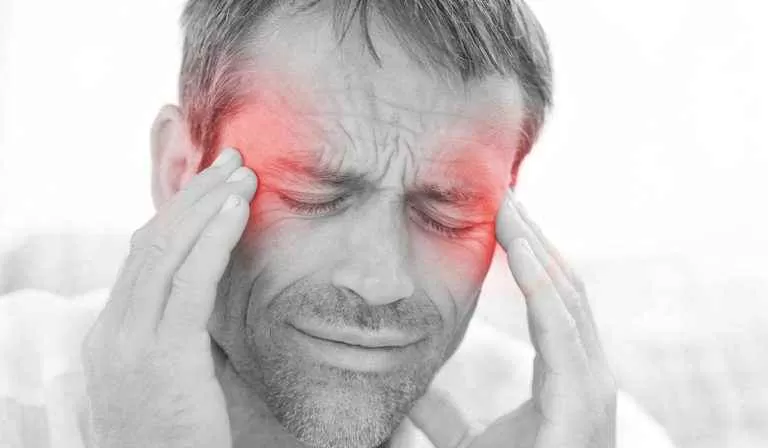 بينها نقص شرب الماء .. احذر عادات يومية تسبب الصداع والصداع النصفي