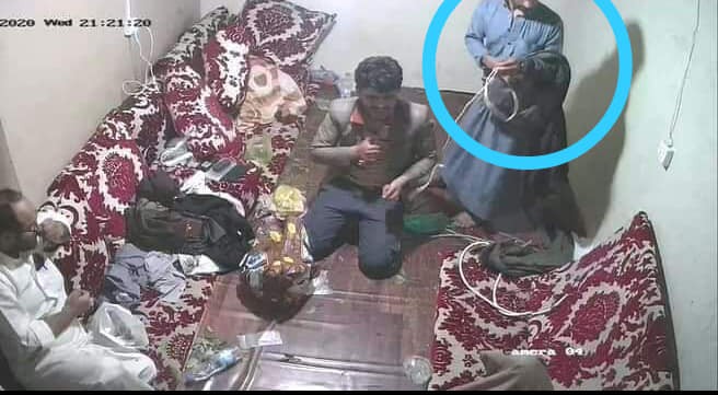 صور جديدة وحصرية من تعذيب عبدالله الأغبري تظهر 8 متهمين وكمية الدم المسال في مختلف أرجاء المكان