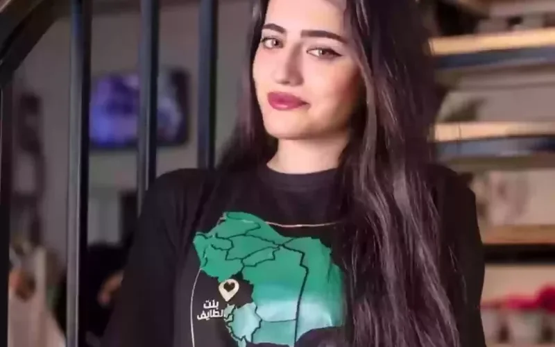 مراهقة سعودية تفتح جوال أخيها لتكشف فعل صادم بينه وابن عمه.. المفاجأة في ردة فعله الجرئية؟!