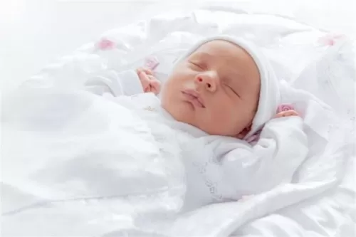 إياك أن تلمسي قمة رأس طفل حديث الولادة لهذا السبب!