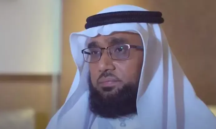 بالفيديو: خطاط كسوة الكعبة يكشف كيف تغيرت حياته في أول يوم عمل له في كسوة الكعبة المشرفة