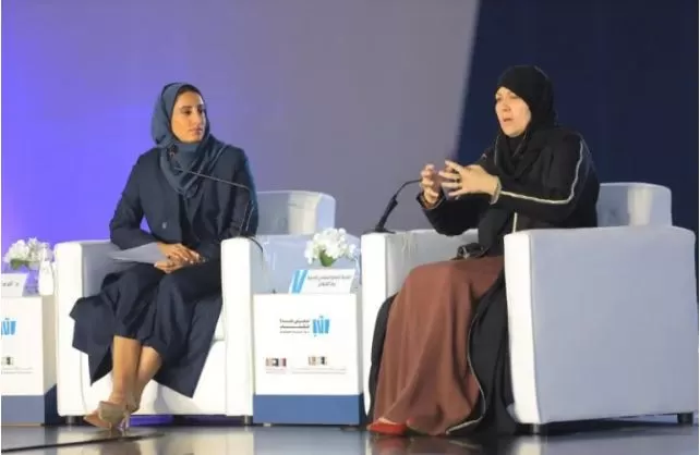 الأميرة الفيصل تعرف تقنية “الإنفنيتي” افي الندوة الحوارية التي نظمها البرنامج الثقافي جدة