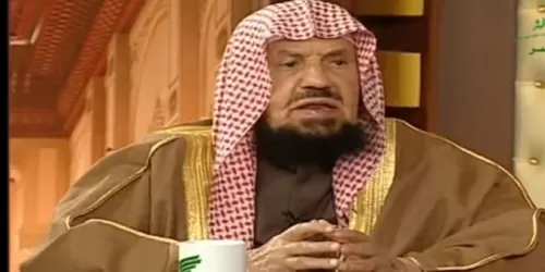 شاهد فتوى صادمة على سؤال: هل يجوز للمرأة اخذ مال من زوجها البخيل دون علمه؟