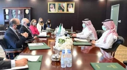 في ظل غياب تام للشرعية: السفير السعودي يبحث السلام في اليمن مع المبعوث الأمريكي .. تفاصيل