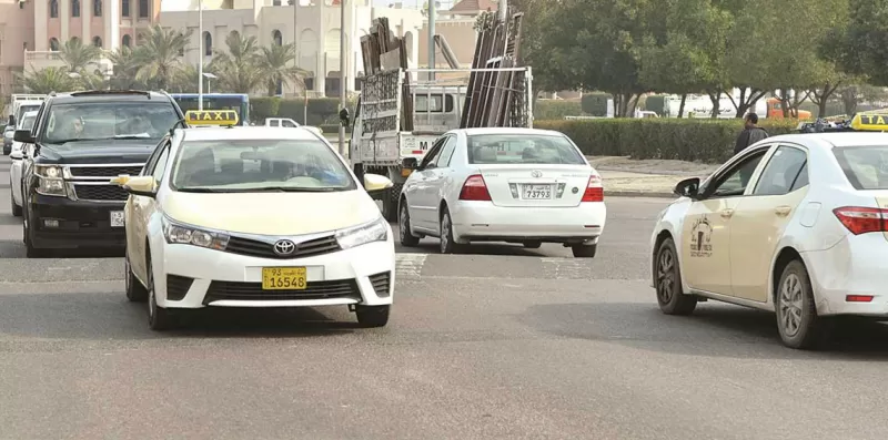 سائق خاص اوصل ثلاث خليجيات بسيارته وعندما طلب الأجرة صدموه بما عرضوه عليه