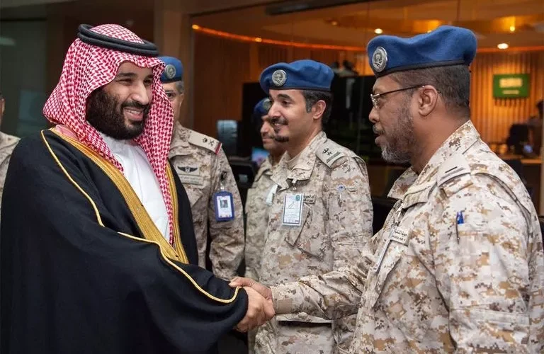 فيديو للأمير محمد بن سلمان وهو يتناول وجبته المفضلة وجدل في السعودية حول مكوناتها