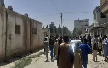 3 شبان أفغان تعلقوا في عجلات طائرة بمطار كابل للفرار من طالبان.. وبعد تحليقها كانت الكارثة!