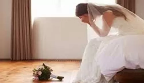 عريس يهرب من عروسته اثناء الدخلة ويهيم على وجهه في الشوارع والسبب صادم