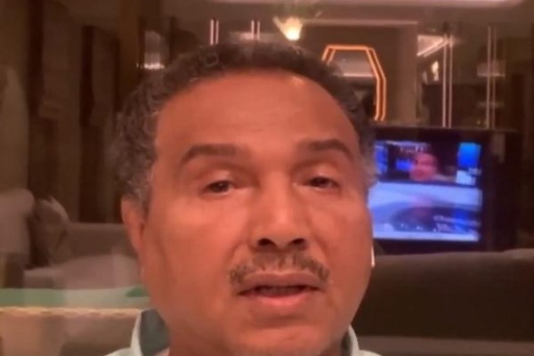 شاهد: أول تعليق من محمد عبده على أنباء إصابته بـ كورونا.. ويكشف سبب وجوده في فندق العزل