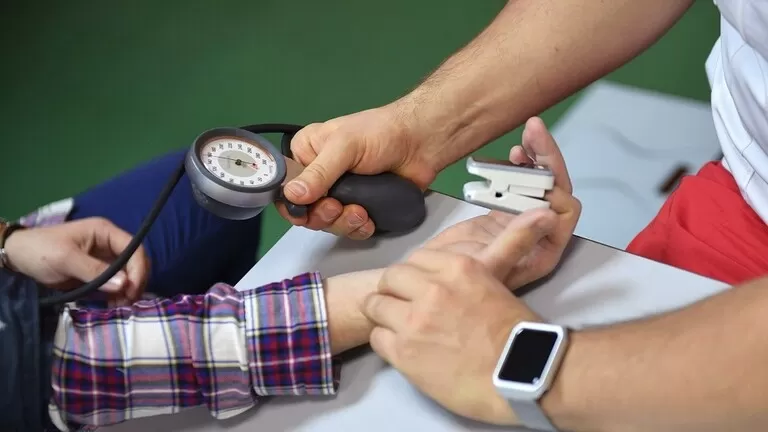 طريقة طبيعية وسهلة ينصح بها الاطباء للوقاية من ضغط الدم المرتفع