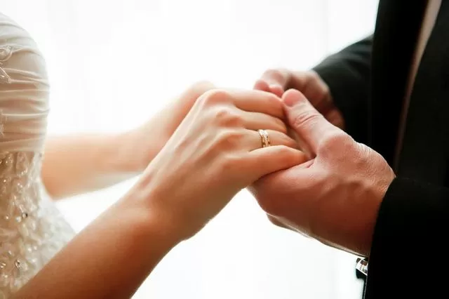 صدمة ستغير كل ما كنت تعرفه ..  دم ليلة الدخلة لا يتعلق بغشاء البكارة!