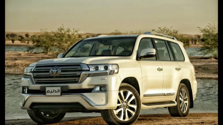 شاهد.. ميزات لاندكروزر 2023 في السعودية وسعرها في معارض عبد اللطيف جميل