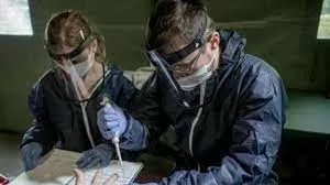 عالم روسي يفجر مفاجأة بشأن اكتساب الأجسام مناعة ضد كورونا !!