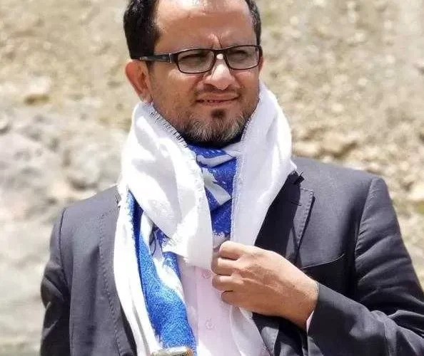 عن اليمني الاول..ما يجي مثل أبوه إلا الحمار !