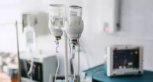 بعد سنوات من الغيبوبة : زوجة فنان سعودي شهير تكشف انة يستجيب للإثارة بهذة الطريقة