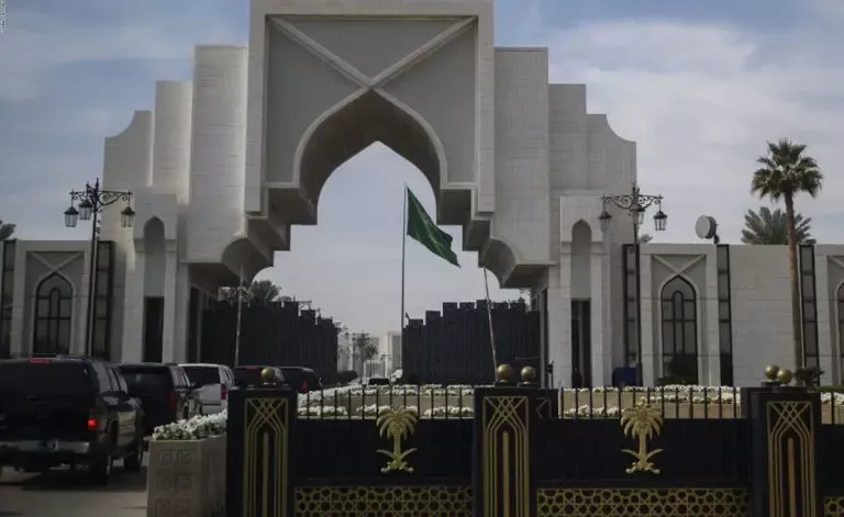 خدمة اليوم للمواطن والمقيم.. 4 خطوات لتقديم شكوى للديوان الملكي السعودي