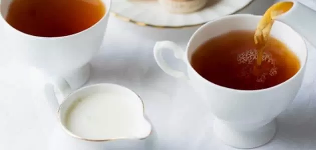 الطريقة الصح لعمل شاي بحليب الشاي الـعدني المفور
