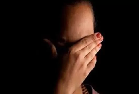 مفاجأة تقصم ظهر مصري بعد 20 سنة زواج و4 أطفال يتفاجأ بحقيقة زوجته !!