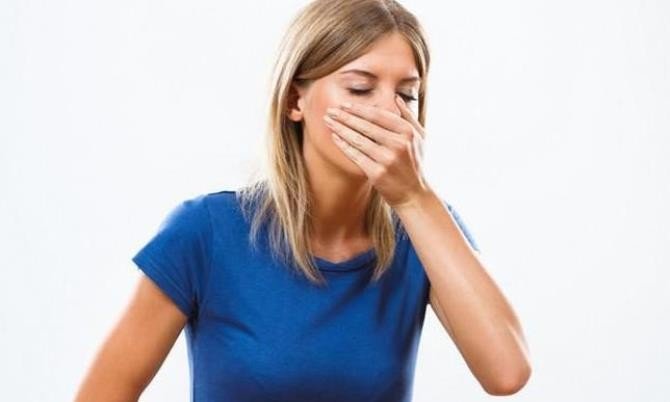 أنواع التسمم الغذائي والأسباب والأعراض