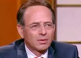 شاهد فيديو ابكى قلوب جمهوره ومحبيه .. لحظة سقوط النجم ممدوح عبدالعليم ميتاً بشكل مفاجئ وهو يمارس الرياضة!.